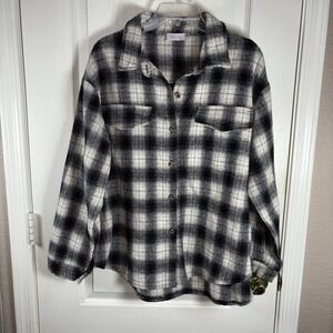 Pink Lady Women's Medium Oversized Plaid Flannel Shacket White Black Button Down
